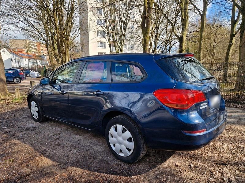 Gebraucht Opel Astra Design Edition 101 PS (74 kW) 2011 Blau Kombi