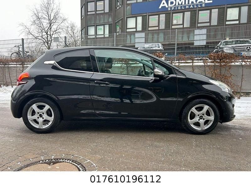 Gebraucht Peugeot 208 Allure 110 PS (80 kW) 2017 Schwarz Kleinwagen
