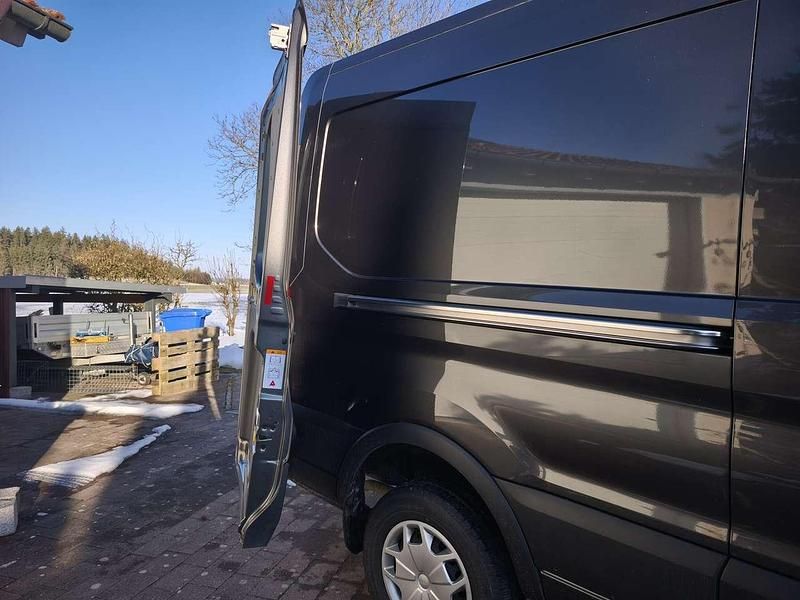 Gebraucht Ford Transit 170 PS (125 kW) 2021 Grau Van