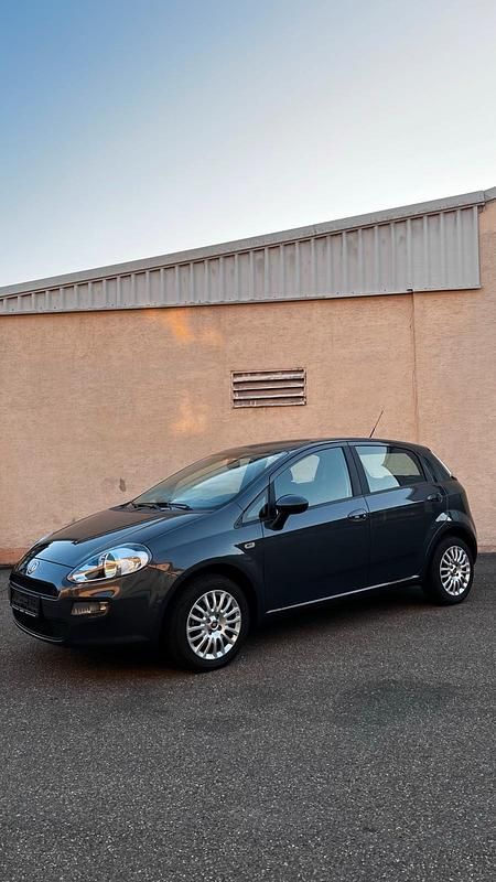 Grau Gebraucht 2013 Fiat Punto Evo Kleinwagen | 6.799 € (Teuer) - Bild 1/4