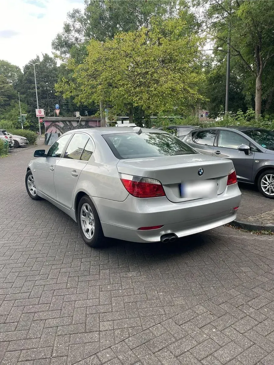 Gebraucht BMW 525 192 PS (141 kW) 2003 Silber Limousine