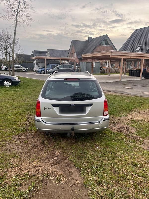 Gebraucht Ford Focus Futura 101 PS (74 kW) 2002 Grau Kombi