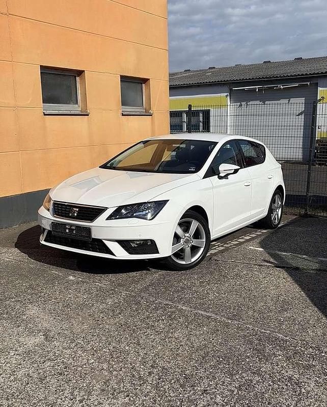 Weiß Gebraucht 2017 Seat Leon Style Kleinwagen | 12.700 € (Fairer Preis) - Bild 1/4