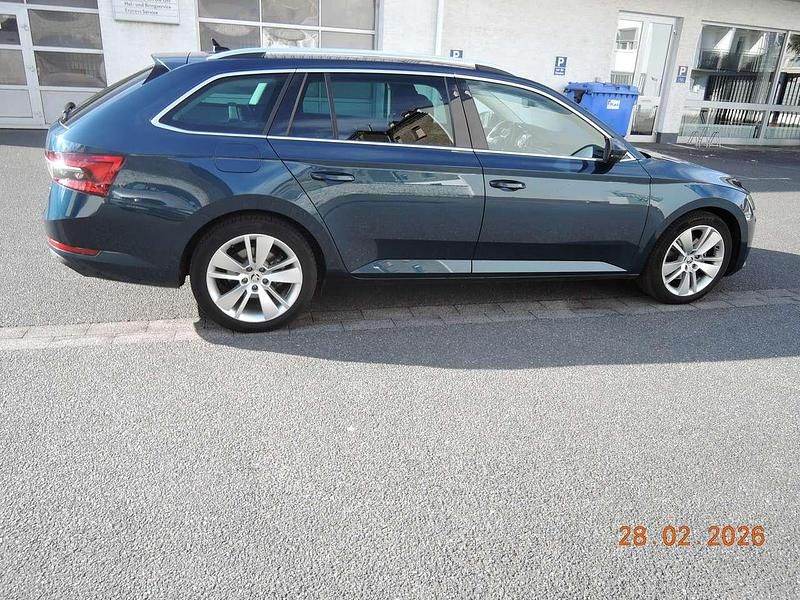 Gebraucht Skoda Superb Style 190 PS (139 kW) 2019 Blau Kombi