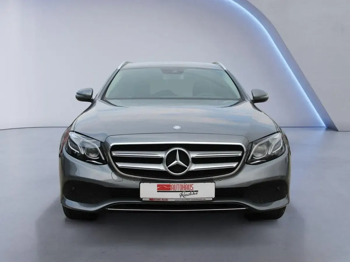 Gebraucht Mercedes E220 Avantgarde 194 PS (142 kW) 2016 Grau Kombi