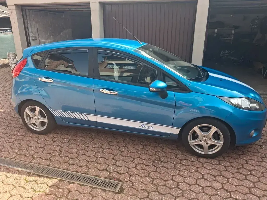 Gebraucht Ford Fiesta Trend 82 PS (60 kW) 2012 Blau Limousine