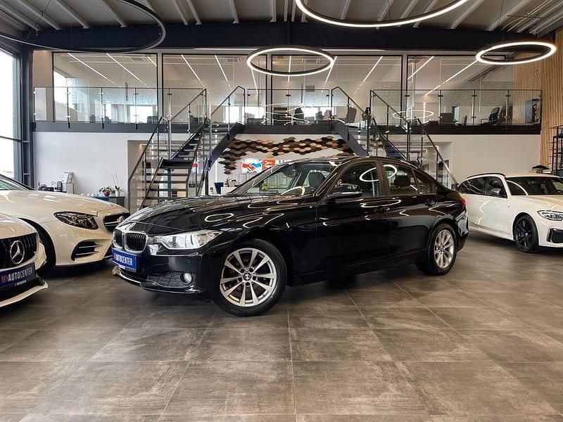 Schwarz Gebraucht 2013 BMW 320 Comfort Edition Limousine | 9.999 € (Guter Preis) - Bild 1/4