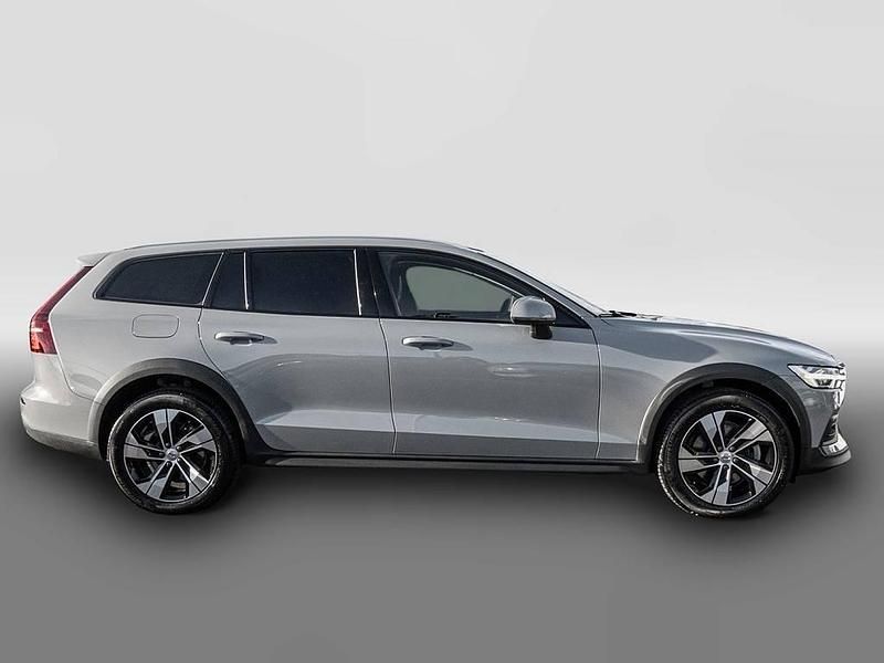 Gebraucht Volvo V60 CC Plus 197 PS (144 kW) 2023 Grau Kombi