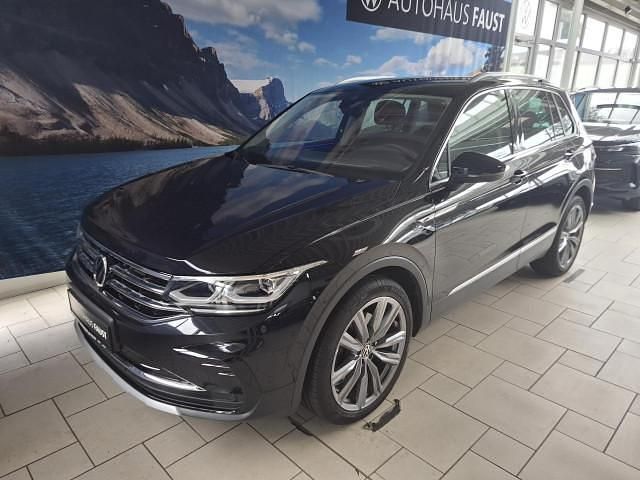 Blau Gebraucht 2017 VW Tiguan Highline SUV | 33.400 € - Bild 1/4