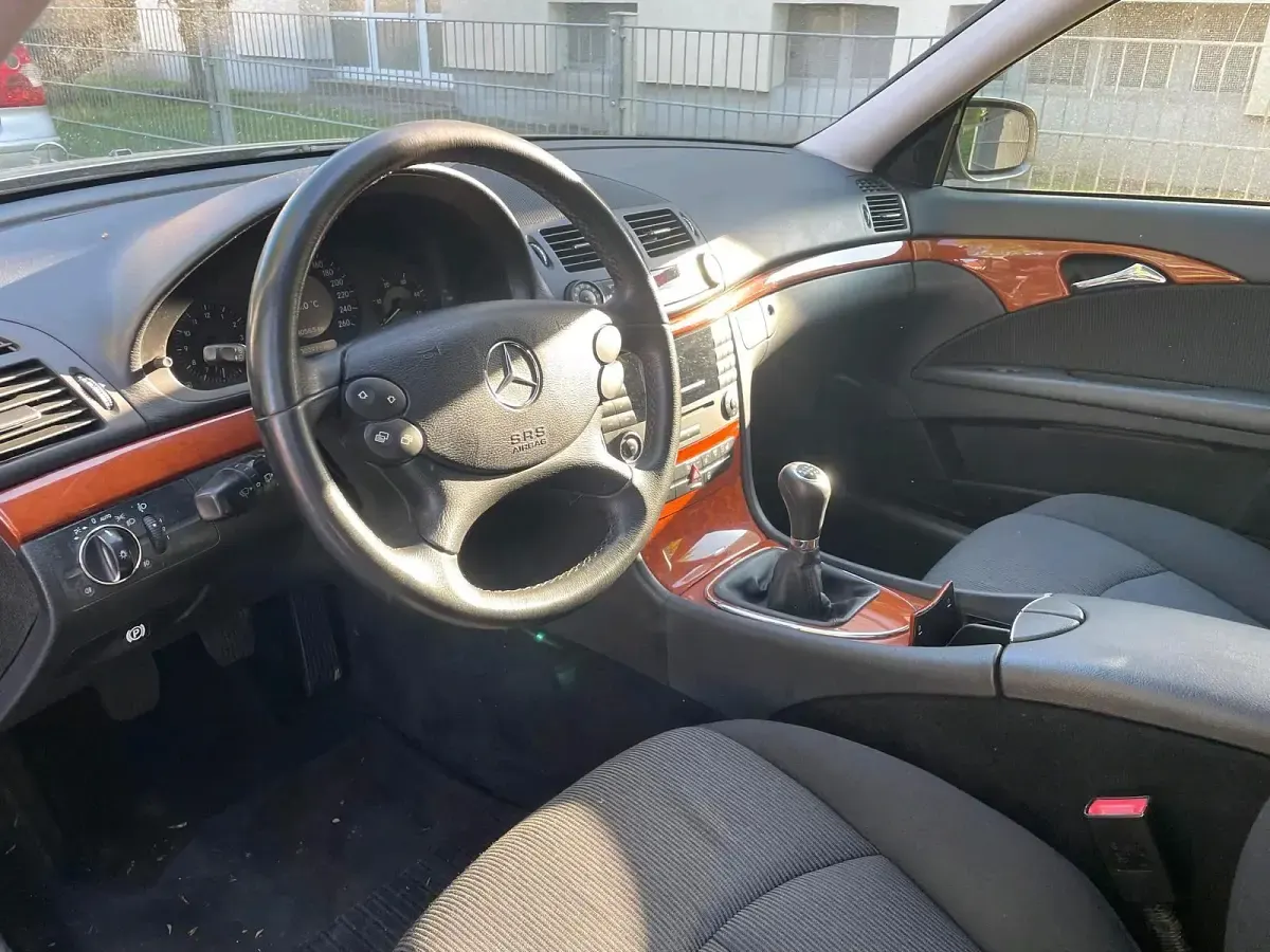 Second-hand Mercedes E220 170 CP (125 kW) 2008 Auriu Break