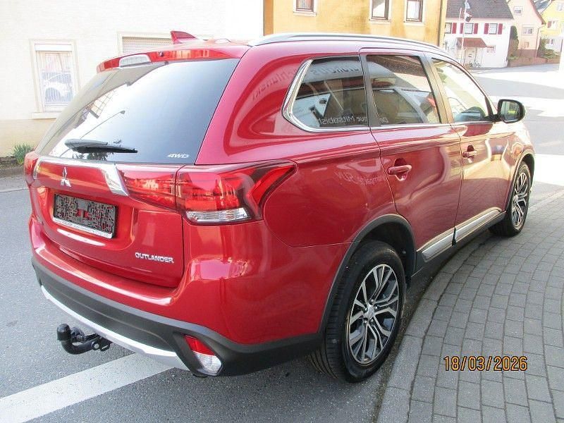 Gebraucht Mitsubishi Outlander Edition+ 150 PS (110 kW) 2018 Rot SUV