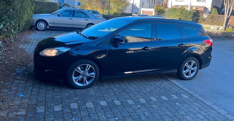 Second-hand Ford Focus 105 CP (77 kW) 2013 Negru Break