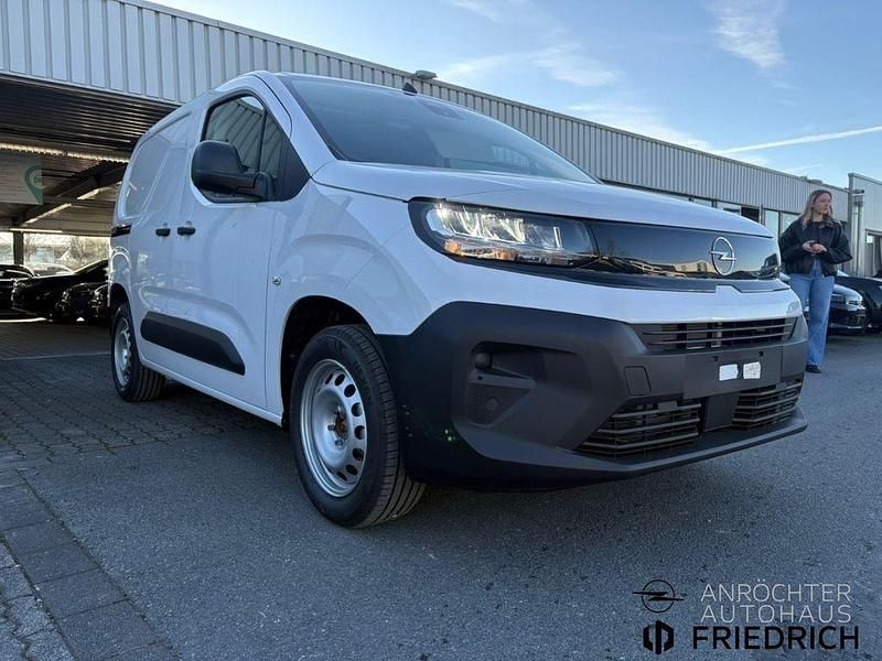 Neu Opel Combo Basis 102 PS (75 kW) 2026 Weiß Limousine