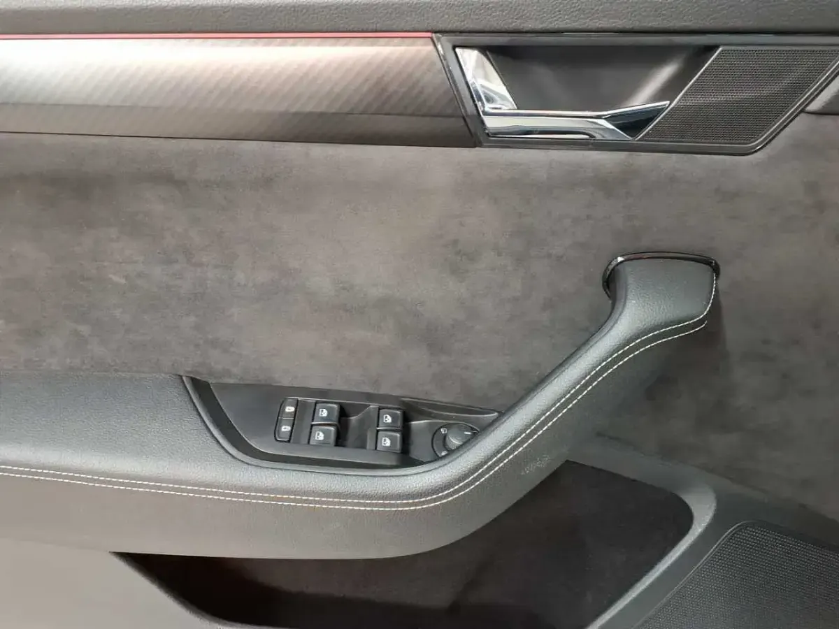 Gebraucht Skoda Superb SportLine 150 PS (110 kW) 2021 Moonweiß perleffekt Kombi