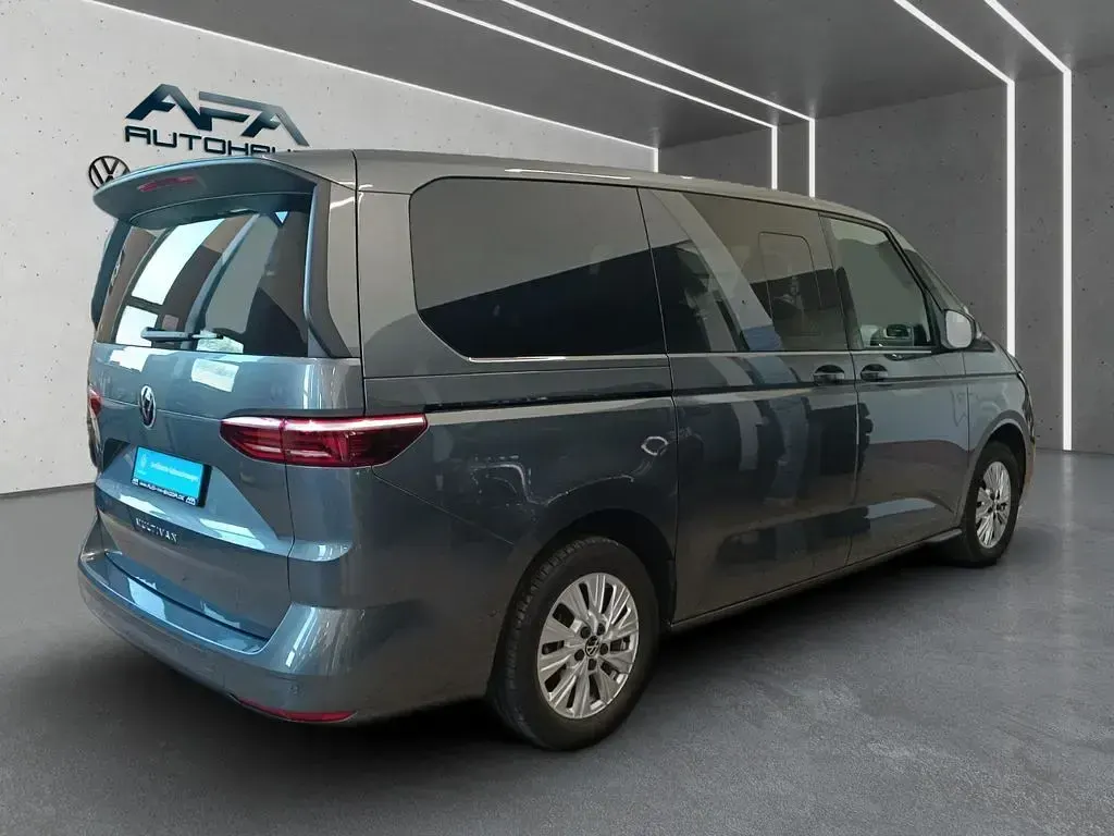 Gebraucht VW Multivan Basis 204 PS (150 kW) 2025 Grau Van / Kleinbus