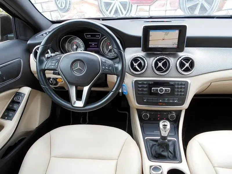 Gebraucht Mercedes GLA200 136 PS (100 kW) 2014 Braun SUV