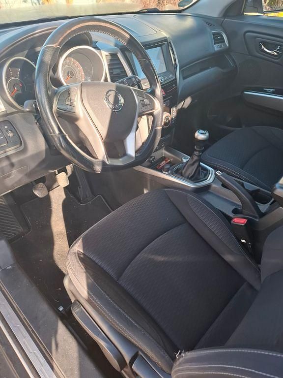 Gebraucht Ssangyong (KGM) Tivoli Quartz 128 PS (94 kW) 2016 Silber SUV