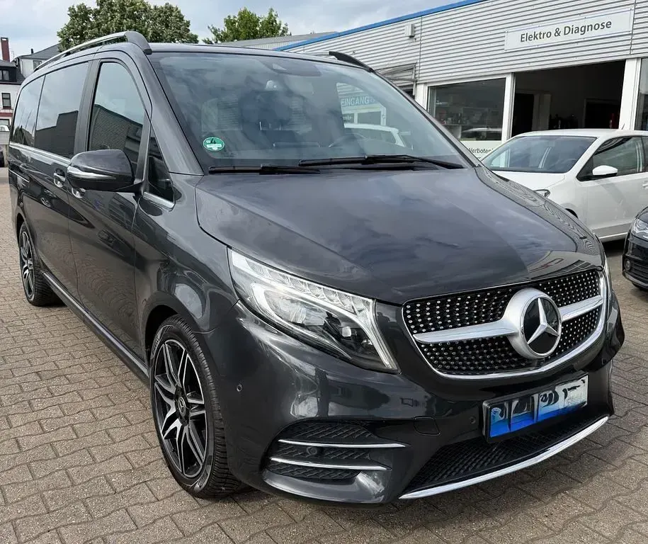Gebraucht Mercedes V220 Avantgarde 237 PS (174 kW) 2022 Graphitgrau Van / Kleinbus
