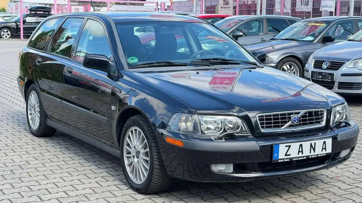 Gebraucht Volvo V40 122 PS (89 kW) 2003 Schwarz Kombi