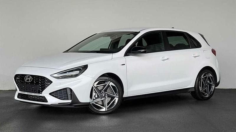 Weiss / atlasweiss Gebraucht 2024 Hyundai i30 N Line Kleinwagen | 24.970 € (Fairer Preis) - Bild 1/4
