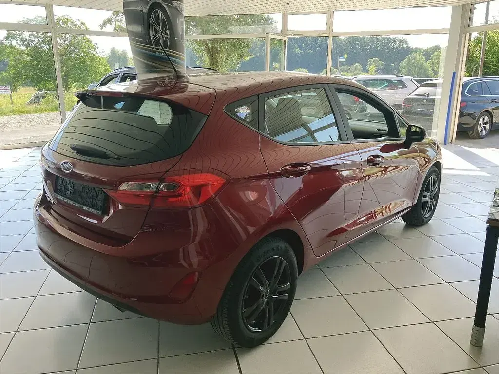 Gebraucht Ford Fiesta Trend 101 PS (74 kW) 2017 Rot Kleinwagen