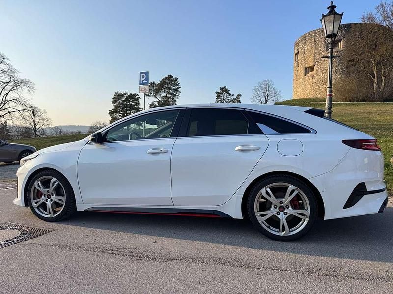 Gebraucht Kia ProCeed GT 204 PS (150 kW) 2019 (hw2) deluxeweiss met. Kombi