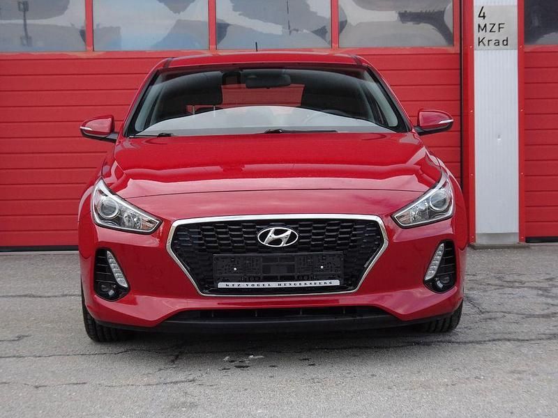 Gebraucht Hyundai i30 99 PS (72 kW) 2017 Weiß Limousine