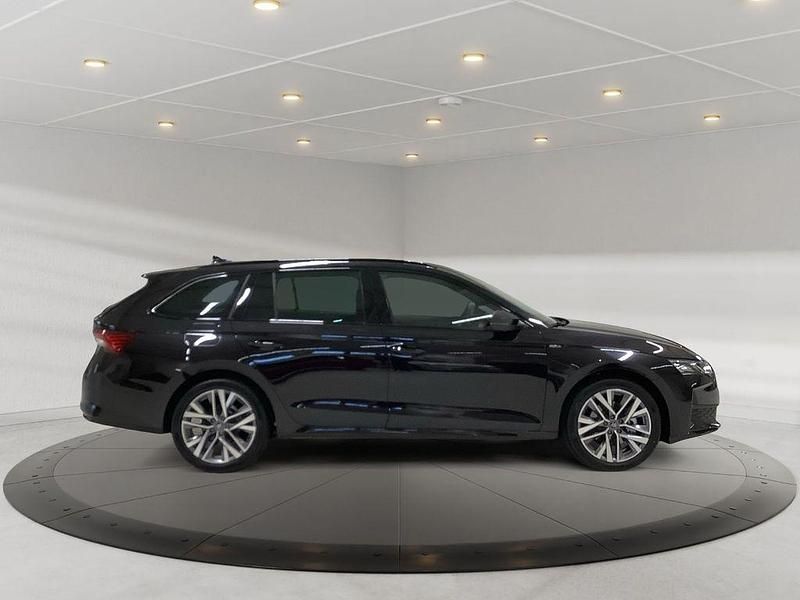 Neu Skoda Octavia SportLine 150 PS (110 kW) 2026 Schwarz Kombi