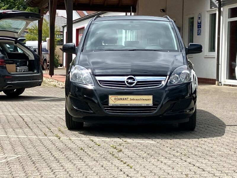 Schwarz Gebraucht 2014 Opel Zafira Family Van / Kleinbus | 7.900 € (Etwas zu teuer) - Bild 1/4