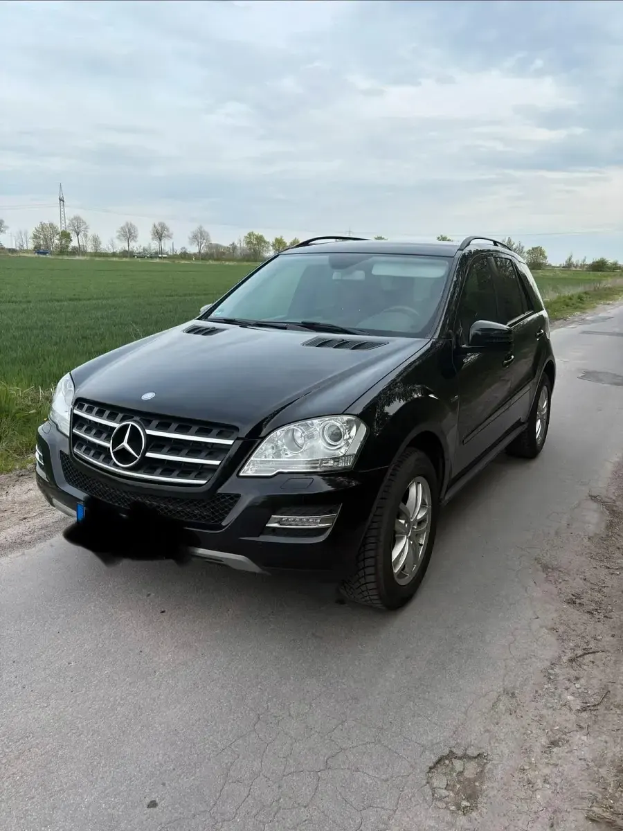 Gebraucht Mercedes ML300 204 PS (150 kW) 2011 Schwarz SUV