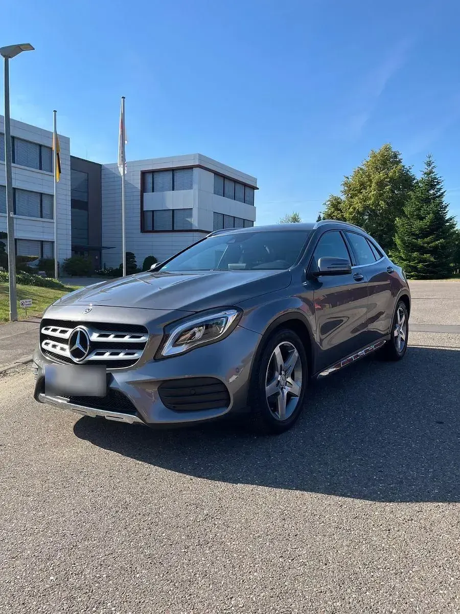 Gebraucht Mercedes GLA200 AMG line 156 PS (114 kW) 2017 Grau SUV