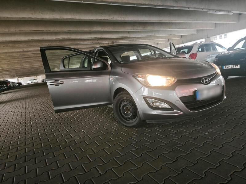 Grau Gebraucht 2013 Hyundai i20 Kleinwagen | 4.800 € (Fairer Preis) - Bild 1/4