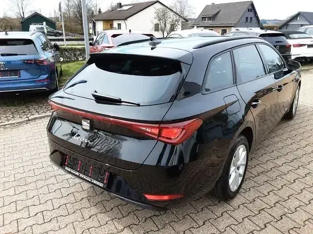Gebraucht Seat Leon Style 150 PS (110 kW) 2025 Mitternachtsschwarz (metallic) Kleinwagen