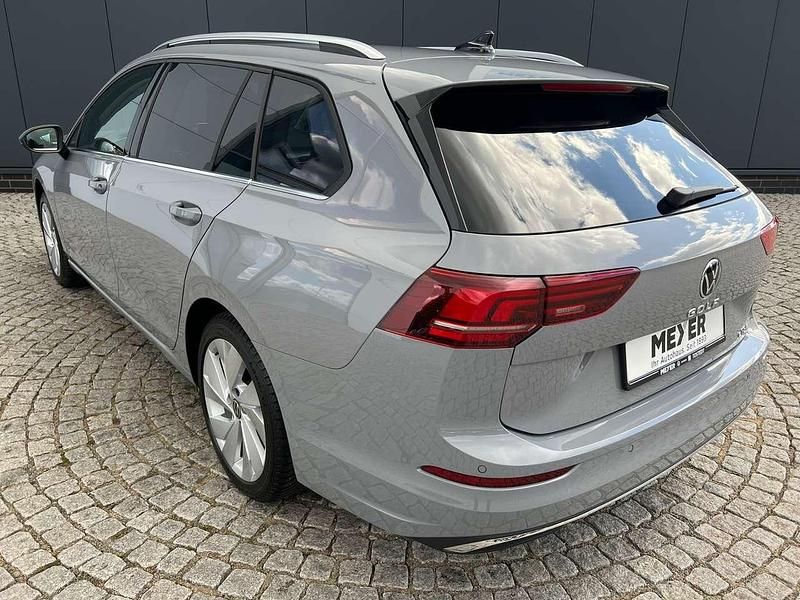Gebraucht VW Golf VIII Style 150 PS (110 kW) 2024 Mondsteingrau Kombi