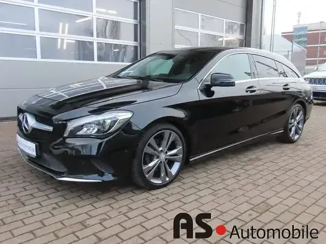 Gebraucht Mercedes CLA180 Shooting Brake 122 PS (89 kW) 2017 Schwarz Kombi