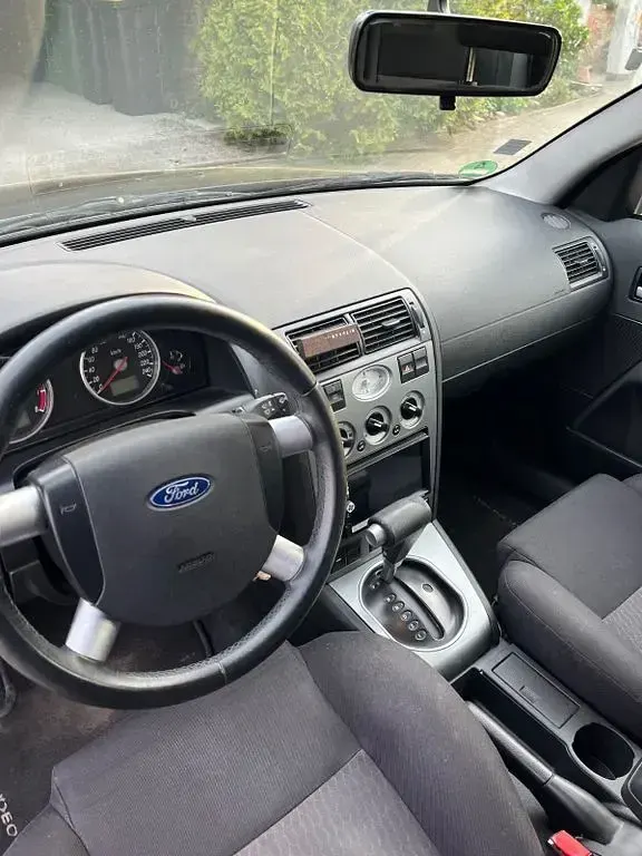 Second-hand Ford Mondeo Ambiente 145 CP (106 kW) 2001 Negru Berlinǎ