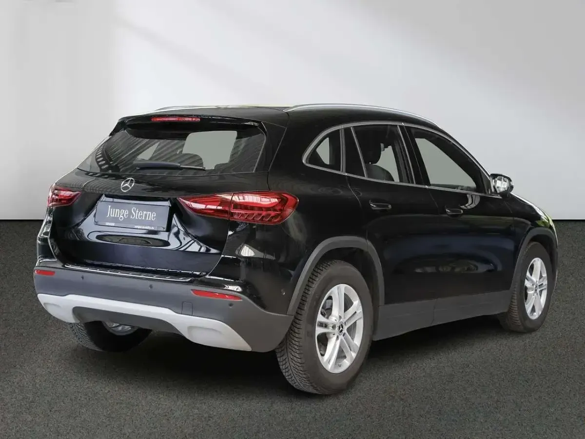 Gebraucht Mercedes GLA200 163 PS (119 kW) 2024 Unilack nachtschwarz SUV