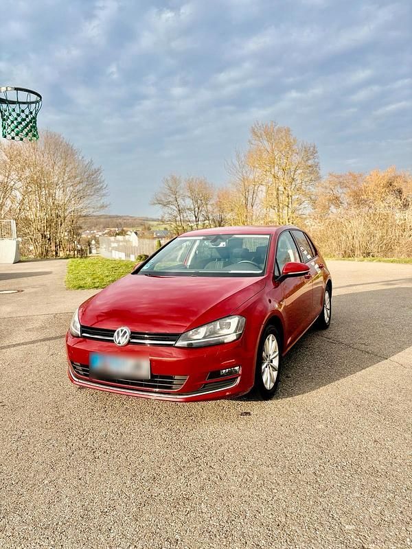 Gebraucht VW Golf VII LOUNGE 150 PS (110 kW) 2015 Rot Kleinwagen