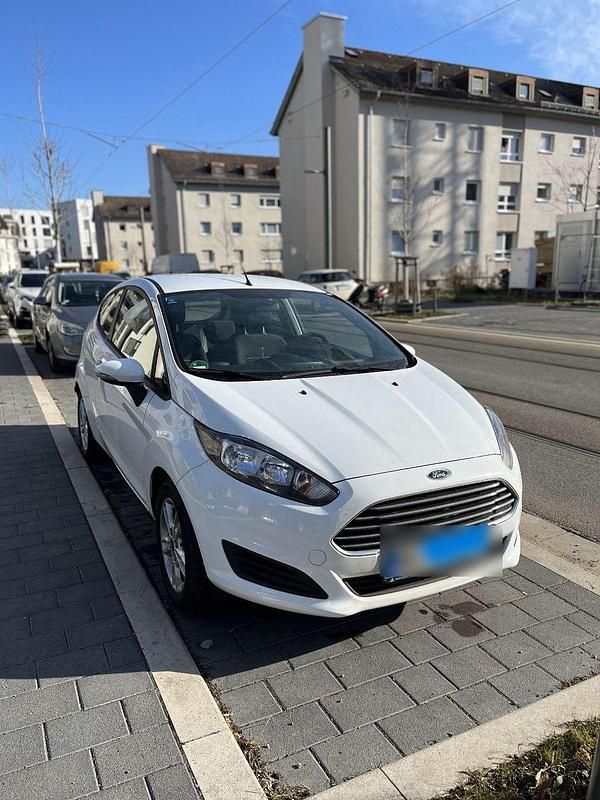 Weiß Gebraucht 2014 Ford Fiesta SYNC Edition Kleinwagen | 4.600 € (Fairer Preis) - Bild 1/4