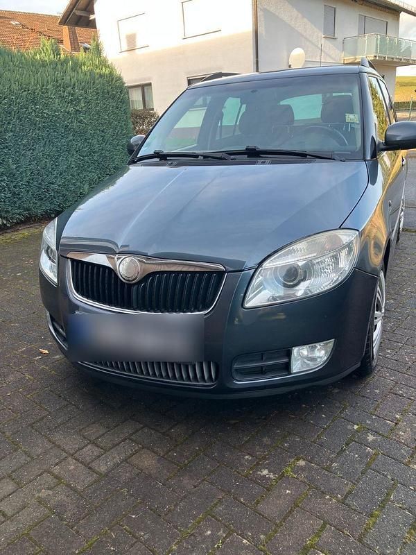 Grau Gebraucht 2009 Skoda Fabia Kombi | 1.260 € (Guter Preis) - Bild 1/4