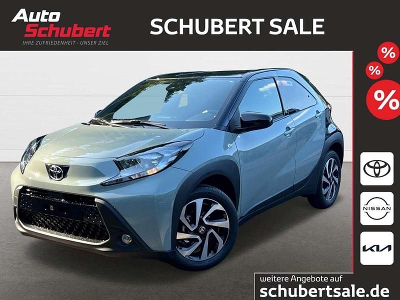 6x3)/ black mica (209) (gruen Gebraucht 2024 Toyota Aygo X Basis SUV | 16.980 € (Fairer Preis) - Bild 1/3