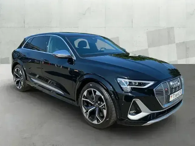 Gebraucht Audi e-tron Sport 369 kW (503 PS) 2022 Mythosschwarz metallic SUV