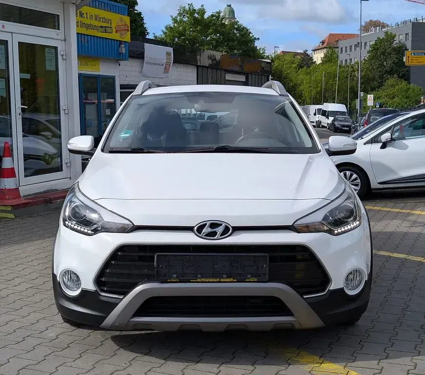 Gebraucht Hyundai i20 Active 120 PS (88 kW) 2016 Weiß Limousine
