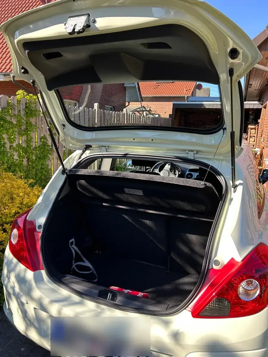 Gebraucht Opel Corsa 63 PS (46 kW) 2012 Beige Kleinwagen