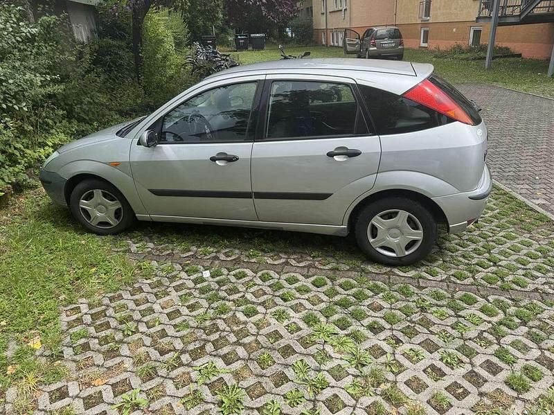 Gebraucht 2002 Ford Focus Ghia Limousine | 1.600 € (Fairer Preis) - Bild 1/2
