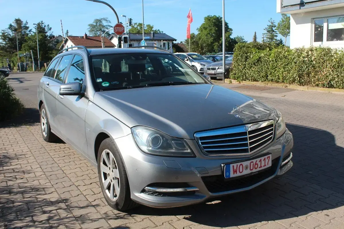 Gebraucht Mercedes C200 136 PS (100 kW) 2011 Grau Kombi