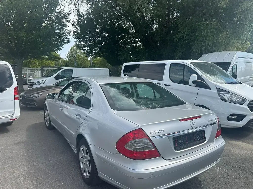 Gebraucht Mercedes E200 184 PS (135 kW) 2008 Silber Limousine