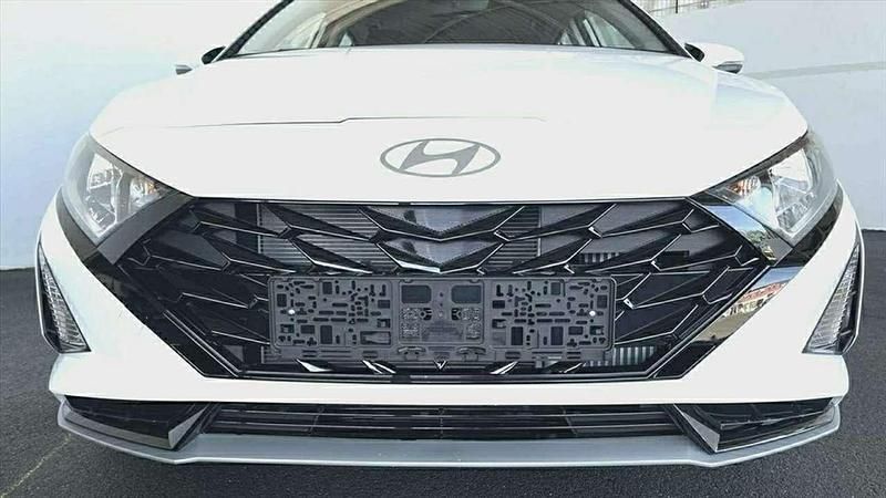 Gebraucht Hyundai i20 Comfort 101 PS (74 kW) 2024 Weiss / atlaswhite Kleinwagen