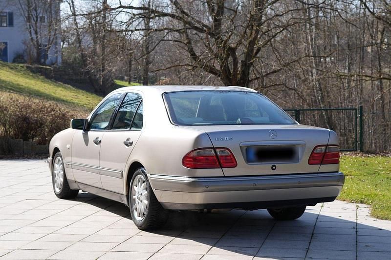 Gebraucht Mercedes E280 Elegance 193 PS (141 kW) 1997 Beige Limousine
