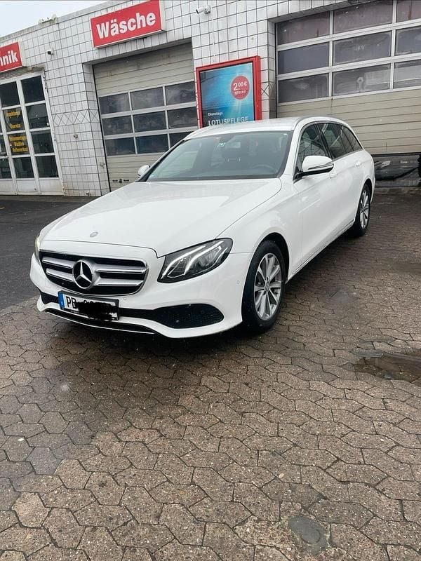 Gebraucht Mercedes E220 Avantgarde 2017 Weiß Limousine